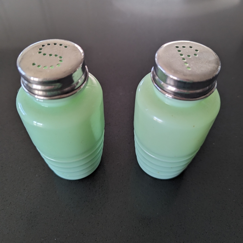 Salt and Pepper Shakers - Cracker Barrel Depression Era- Style Glass